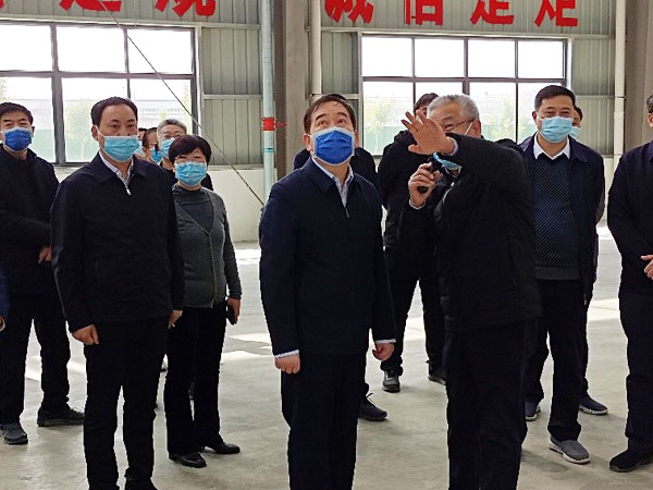 县委书记杨磊带领县直有关单位负责人实地观摩